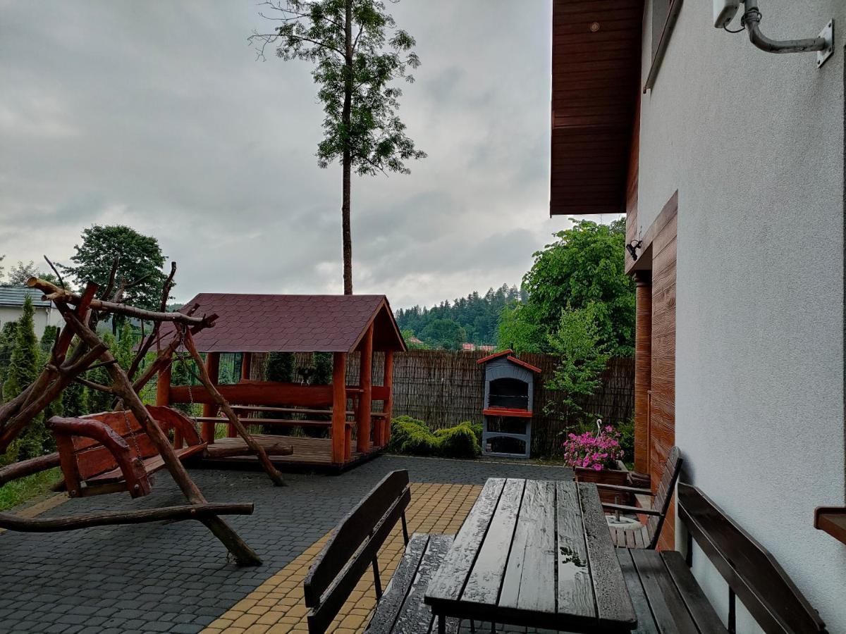 Domki I Pokoje U Borsa Lesko Exterior photo