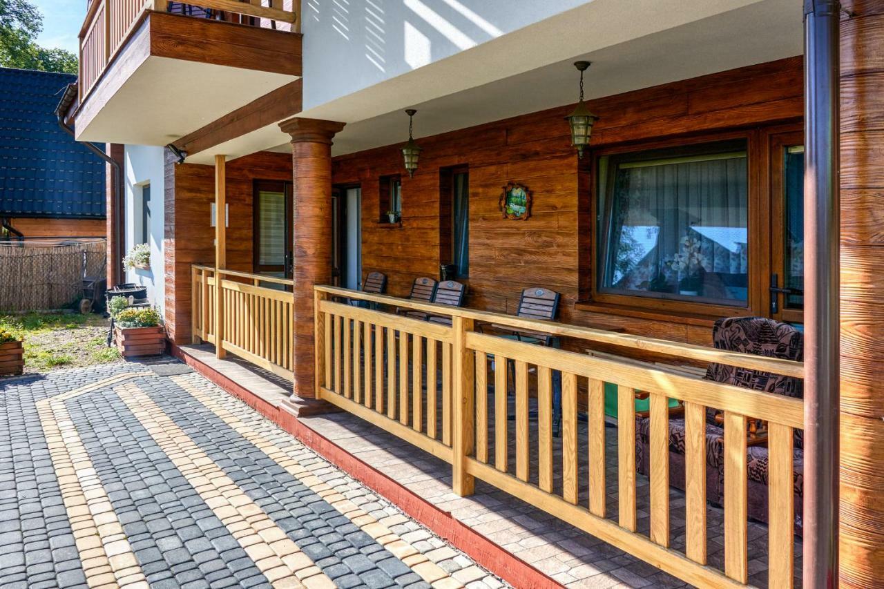 Domki I Pokoje U Borsa Lesko Exterior photo