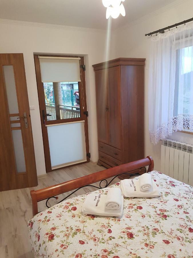 Domki I Pokoje U Borsa Lesko Exterior photo
